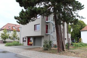 Unclassified image, 3 of 12, button