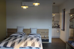 1 bedroom, desk, WiFi, bed sheets