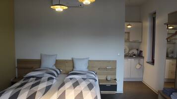 1 camera, una scrivania, Wi-Fi, lenzuola