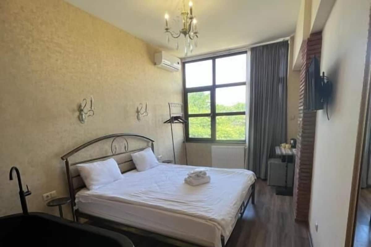 King Room, City View | Free WiFi