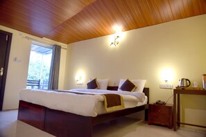 Comfort Room | Individually furnished, desk, laptop workspace, bed sheets - Ranthambore Tiger Inn Comfort Resort (Sawai Madhopur)