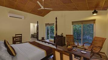 Deluxe Cottage Room | Individually furnished, desk, laptop workspace, bed sheets