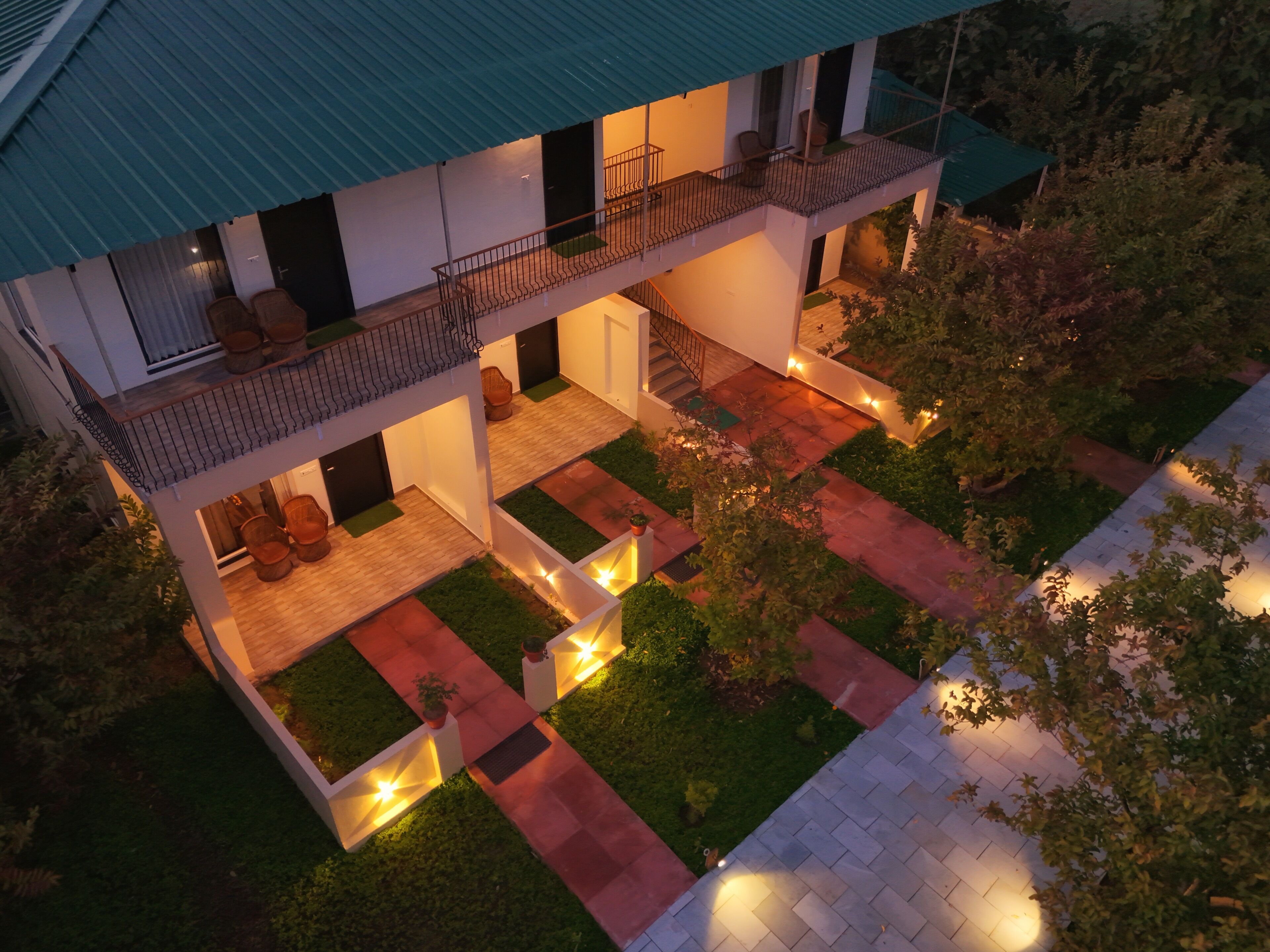 Luxury Double or Twin Room | Dilengkapkan perabot secara berasingan, meja, ruang kerja komputer riba 