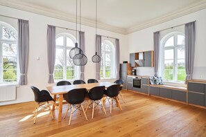 Dining - Apartment Herrenhaus V - Apartments Herrenhaus Gut Oestergaard (Steinberg)