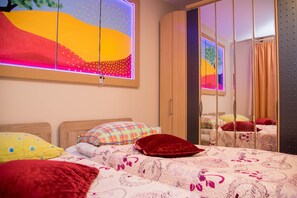 Escritorio, camas plegables/adicionales gratuitas y wifi gratis 