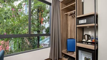 Ropa de cama de alta calidad, camas con pillow-top y minibar