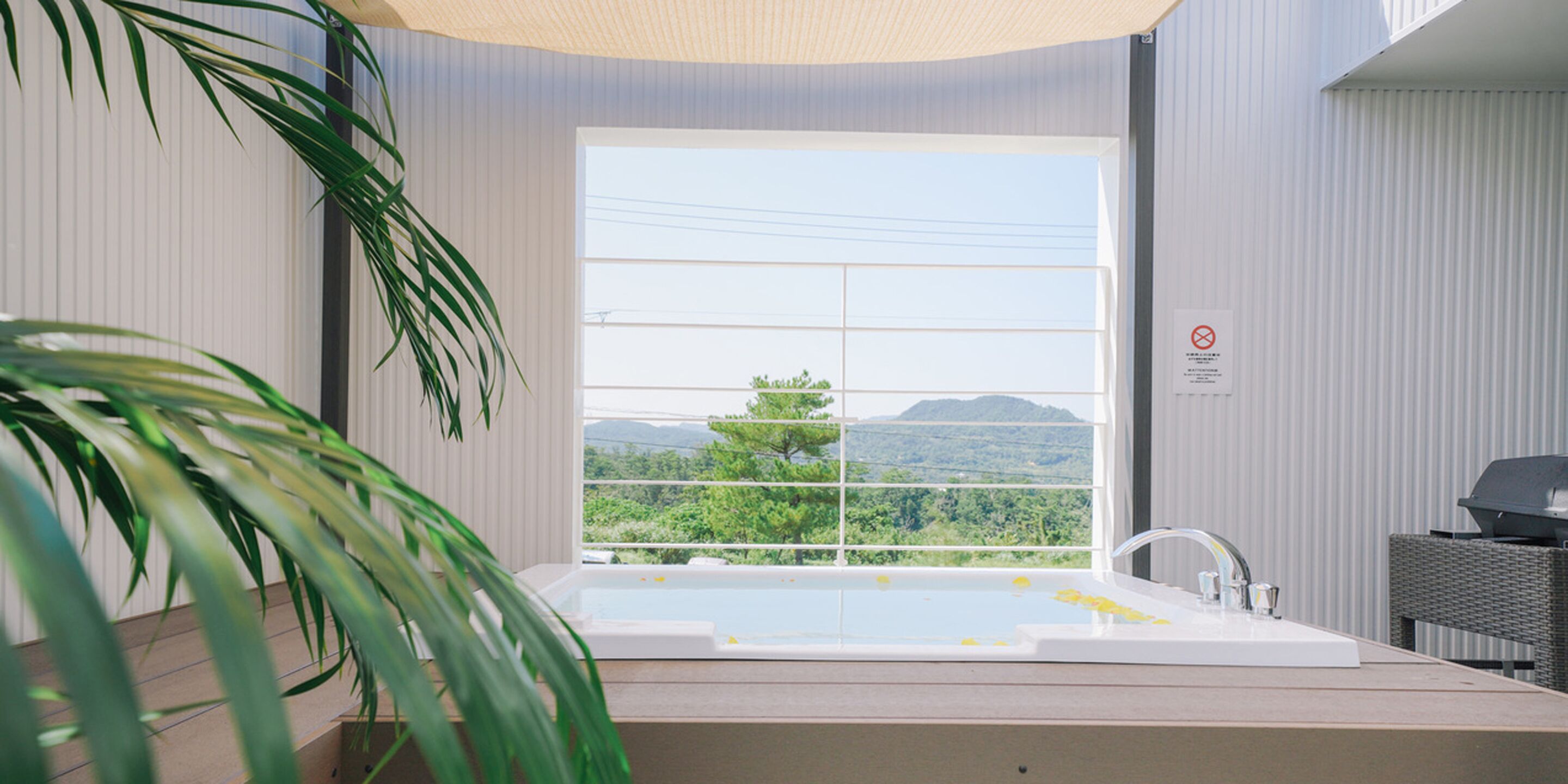 Badewanne und Dusche (separat), kostenlose Toilettenartikel