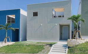 Sand | Cribs/infant beds, free WiFi, bed sheets