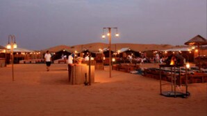 يتم تقديم الإفطار والغداء والعشاء 