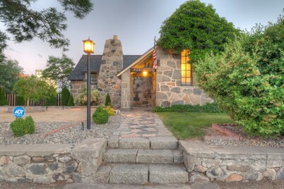 Location! UNR~Historic Stone House~Reno~Family