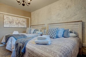 5 bedrooms, desk, iron/ironing board, travel crib