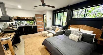 Sunnyside Studio - Pet Friendly Luxury Escape