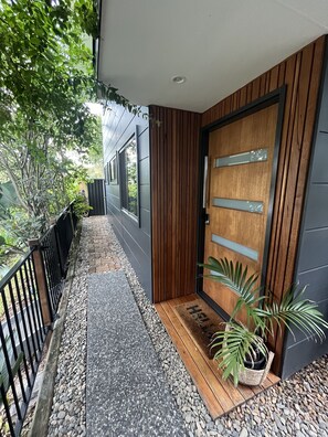 Exterior detail - Sunnyside Studio - Pet Friendly Luxury Escape (Port Macquarie)