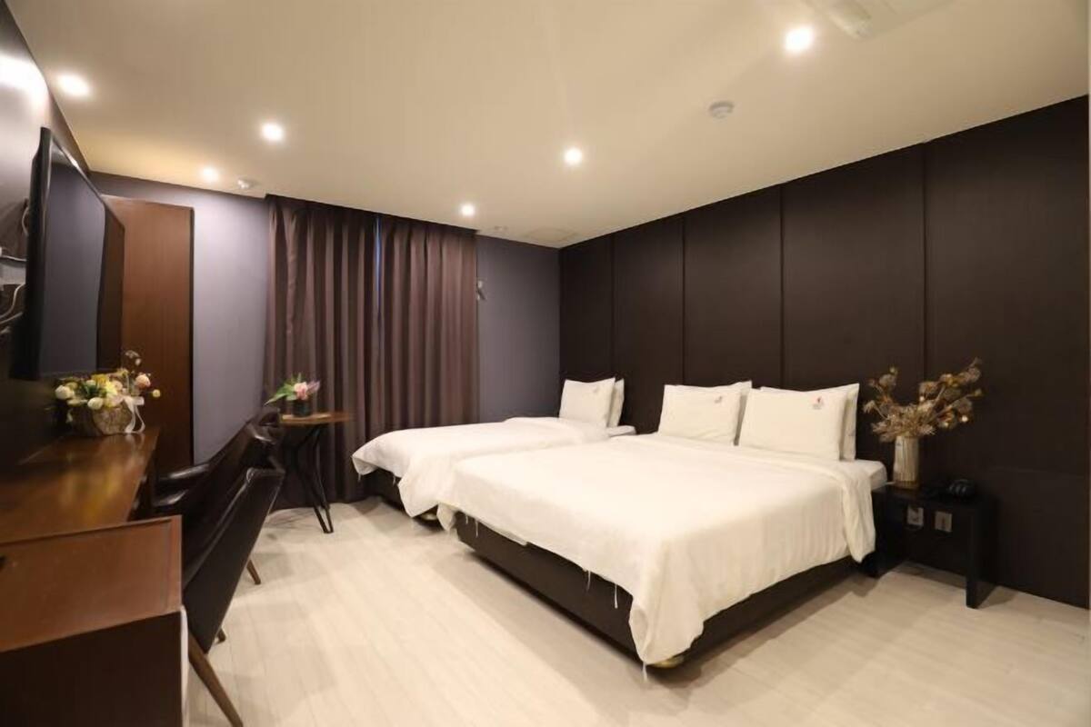 Roupas de cama premium, individualmente decorados, escrivaninha