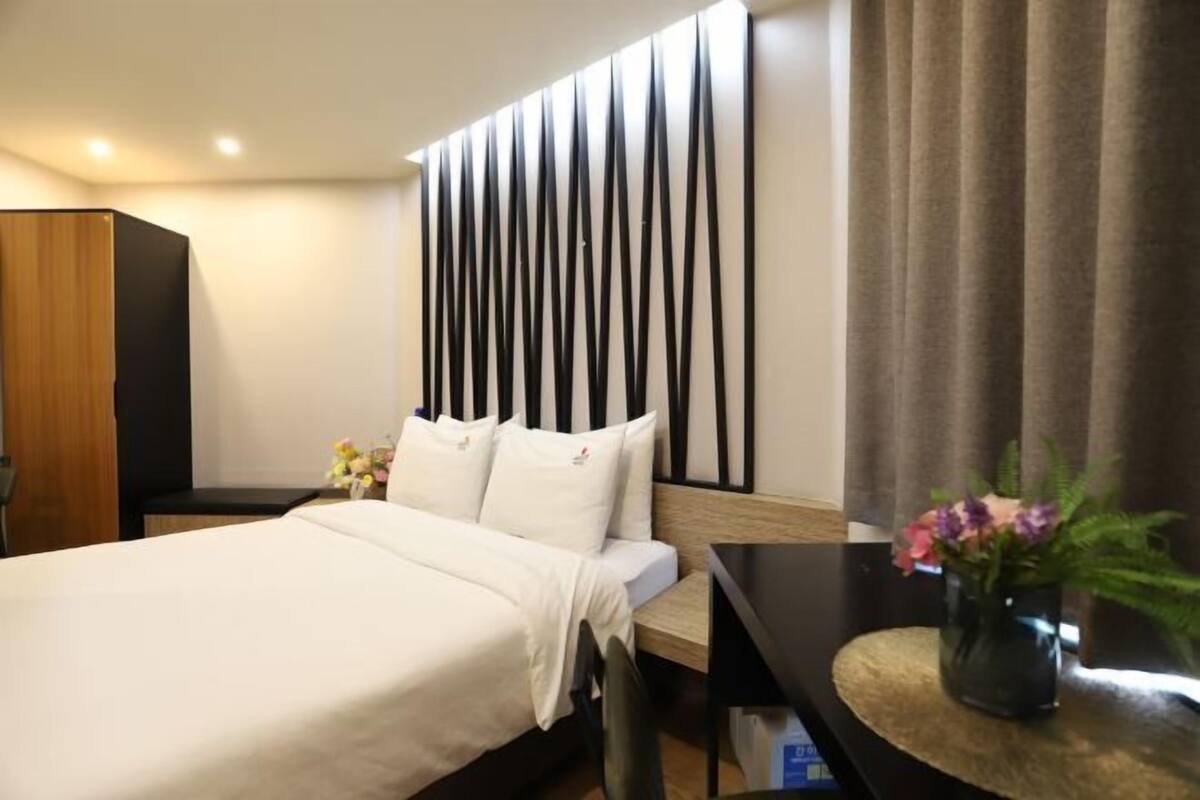 Roupas de cama premium, individualmente decorados, escrivaninha
