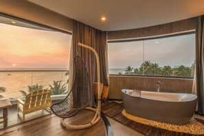 Grand-Zimmer | Badezimmer | Badewanne und Dusche (separat), Designer-Toilettenartikel, Haartrockner