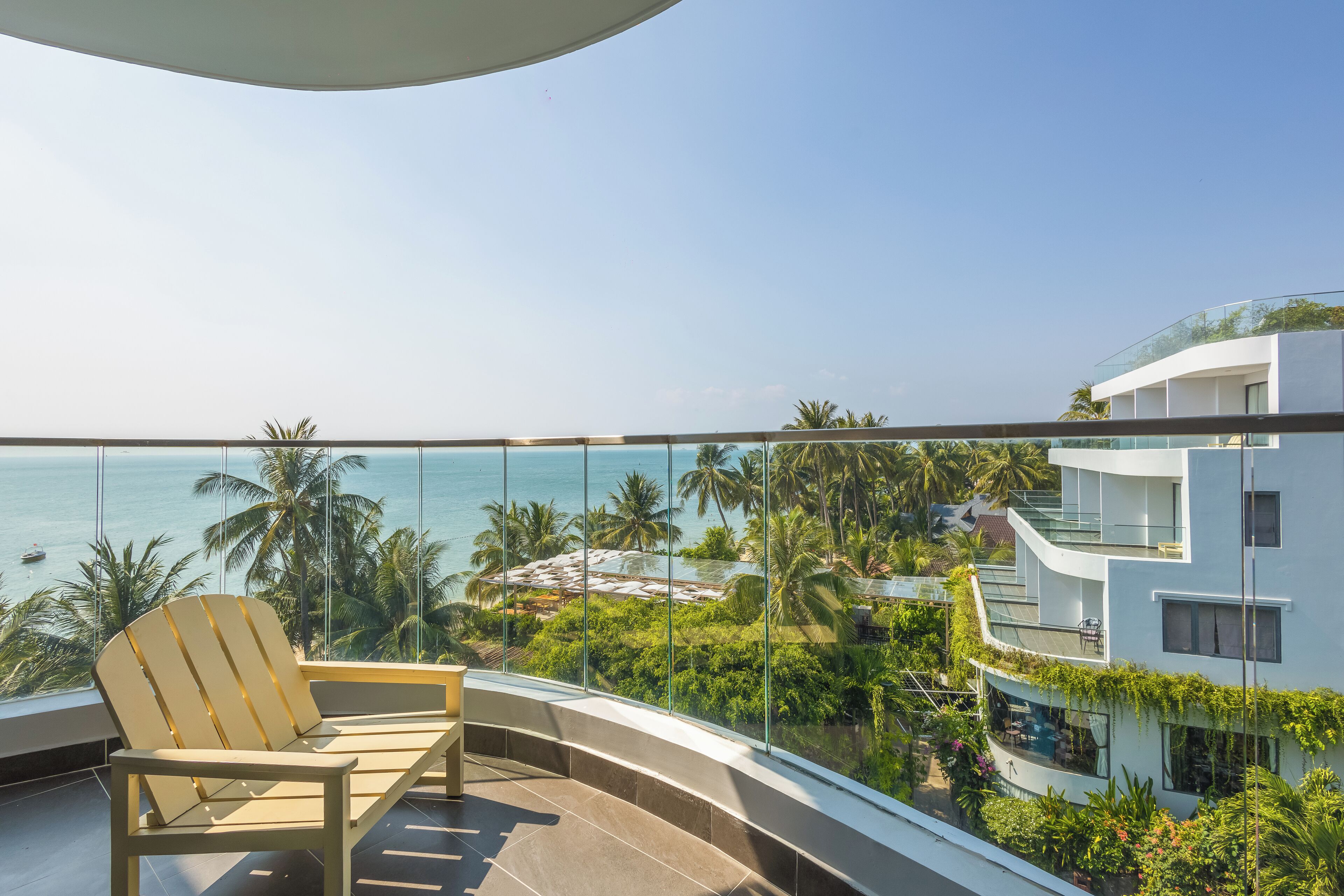 deluxe twin room, ocean view | 1 bedroom, minibar, in-room safe, individually decorated