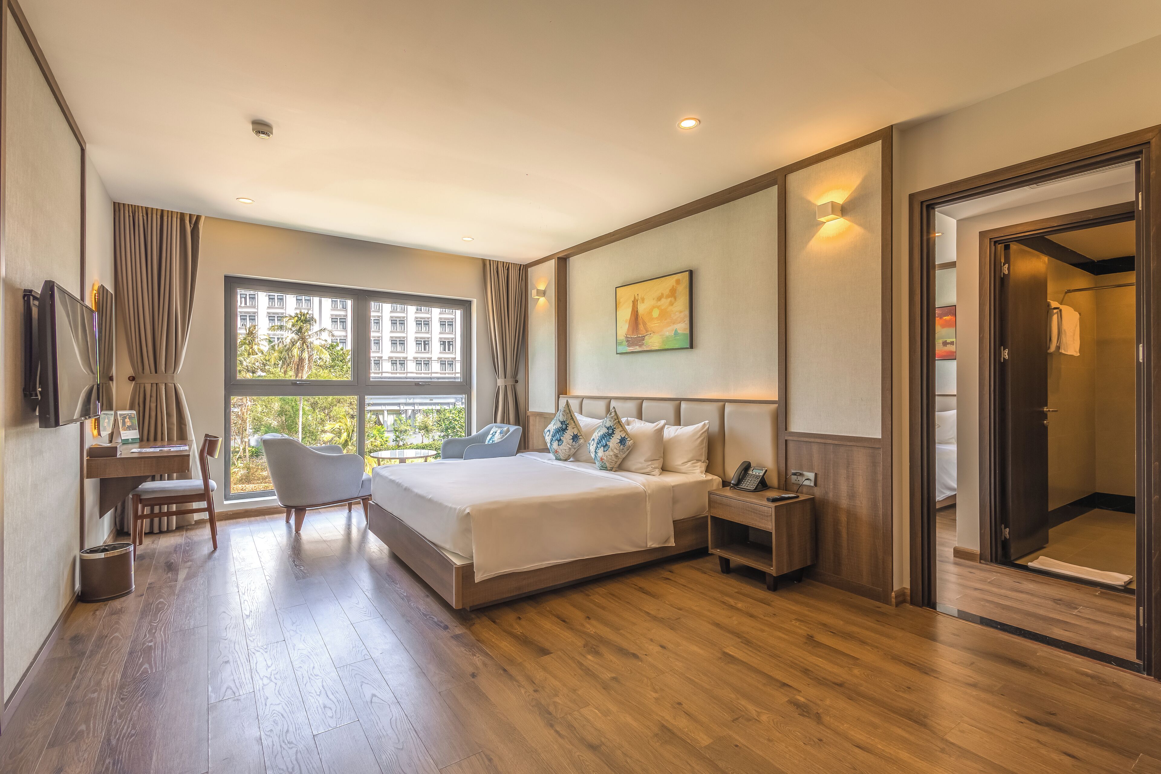 Habitación familiar | Minibar, caja fuerte, decoración individual y mobiliario individual