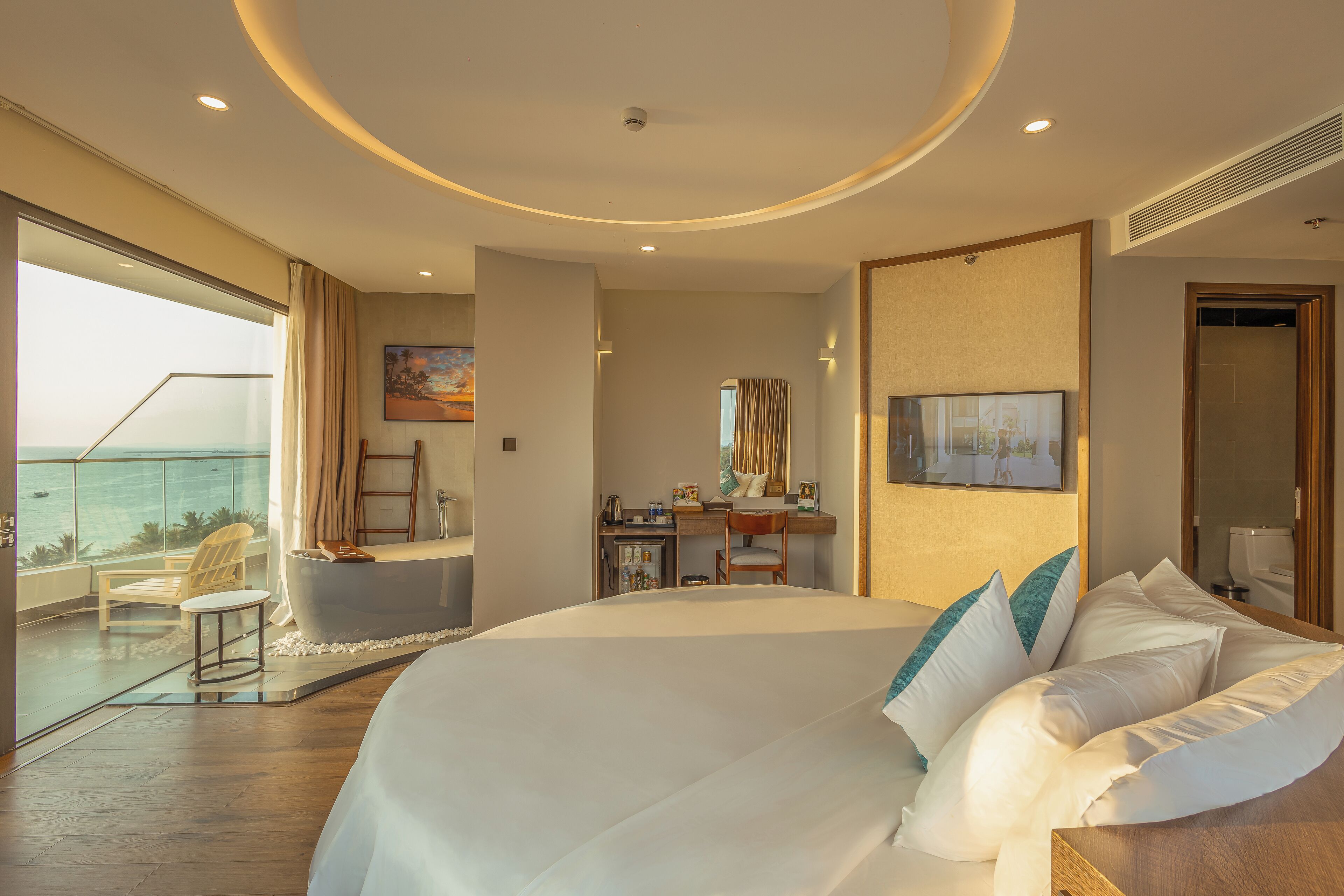 premium sunset ocean panorama | 1 bedroom, minibar, in-room safe, individually decorated