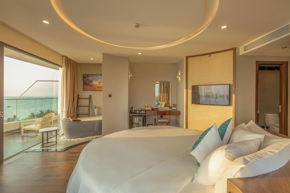premium sunset ocean panorama | 1 bedroom, minibar, in-room safe, individually decorated