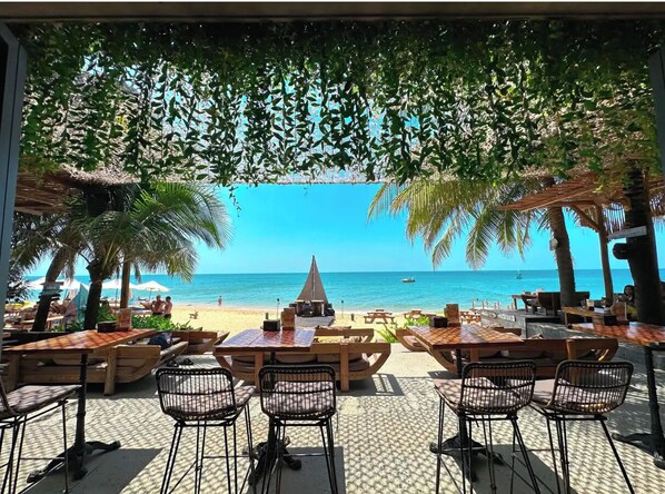 Beach bar - Sunset Beach Resort & Spa (Phu Quoc)