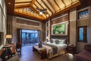 Presidential Villa, 3 Bedrooms | In-room safe, desk, blackout drapes, iron/ironing board - Wuzhishan Yatai Rainforest Hotel (Wuzhishan)