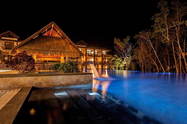 Outdoor pool - Wuzhishan Yatai Rainforest Hotel (Wuzhishan)