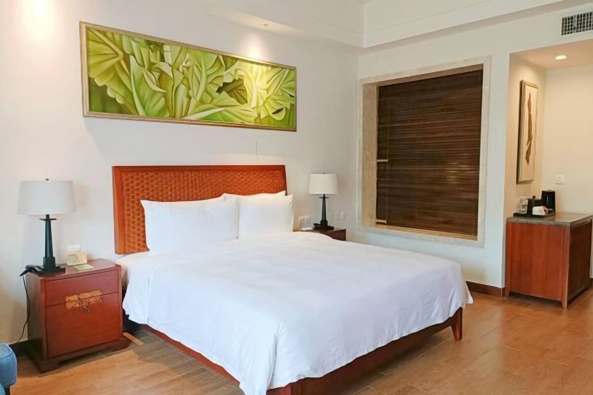 1 bedroom, in-room safe, desk, blackout drapes
