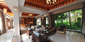 Deluxe Villa, 2 Bedrooms | Living room | LCD TV, pay movies - Wuzhishan Yatai Rainforest Hotel (Wuzhishan)