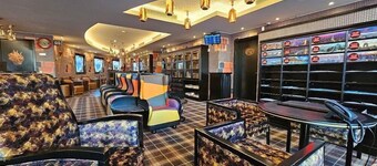 Hotel Jaguar Oporto – is Near the Metro, has Free Parking and a Free Shuttle Service between the Airport and the Hotel from 7AM to 8PM