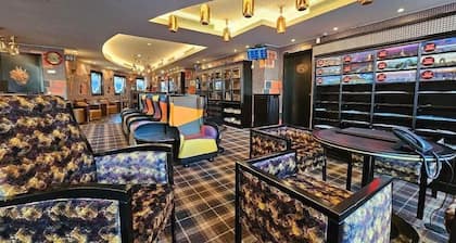 Hotel Jaguar Oporto â is Near the Metro, has Free Parking and a Free Shuttle Service between the Airport and the Hotel from 7AM to 8PM