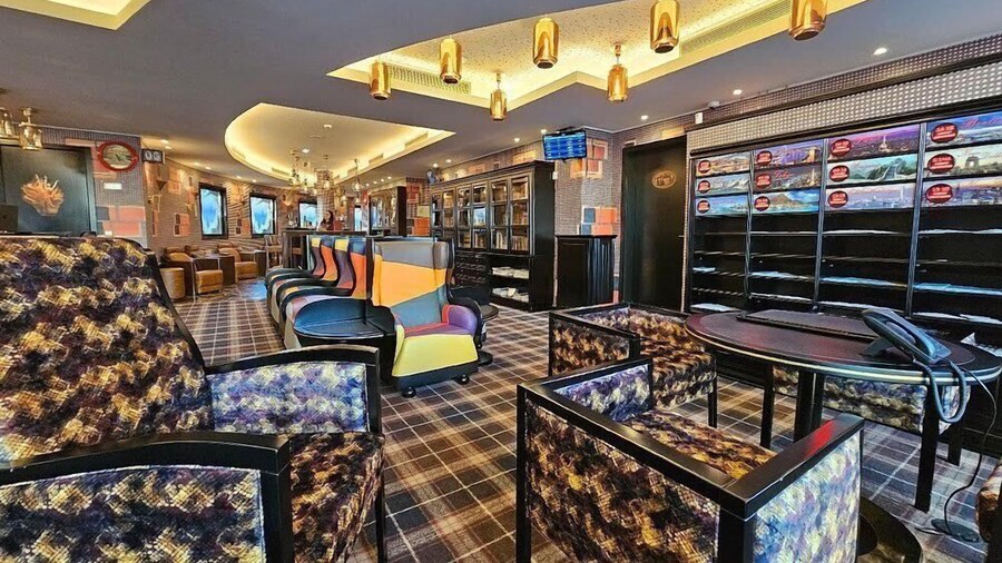 Hotel Jaguar Oporto – is Near the Metro, has Free Parking and a Free Shuttle Service between the Airport and the Hotel from 7AM to 8PM