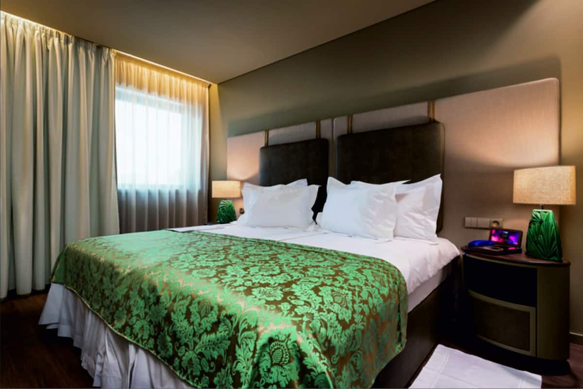 Twin Room | Peralatan tempat tidur premium, tilam berlapik, bar mini