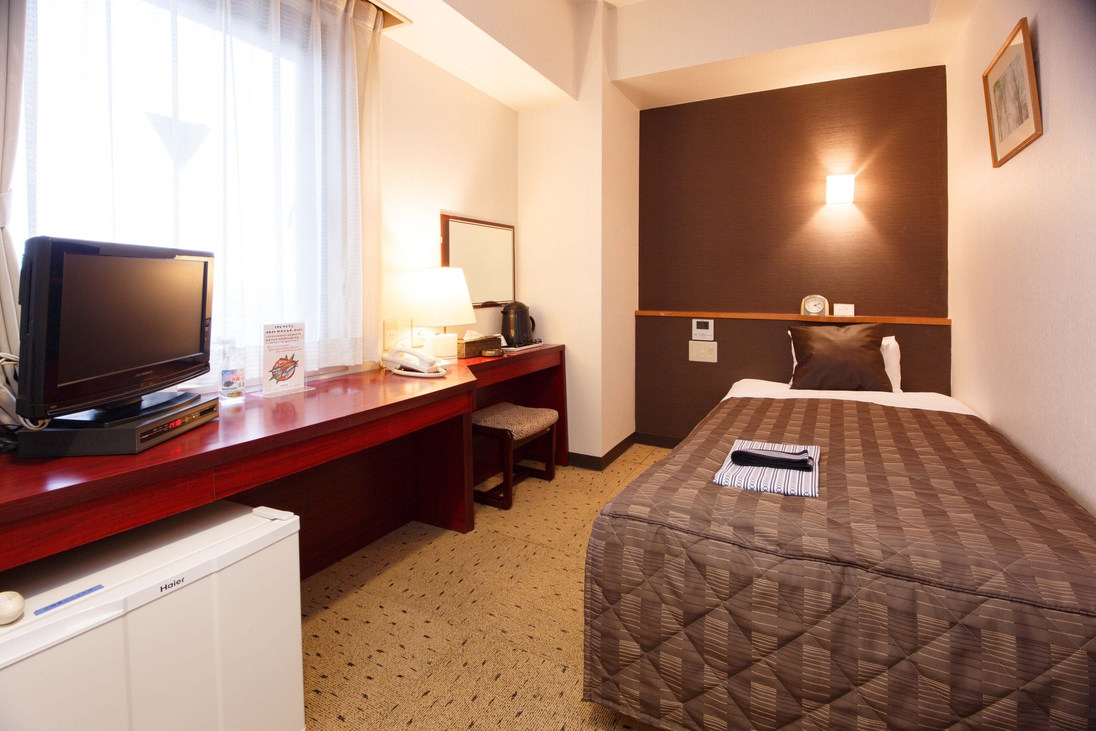 single room, smoking (a) | desk, free wifi