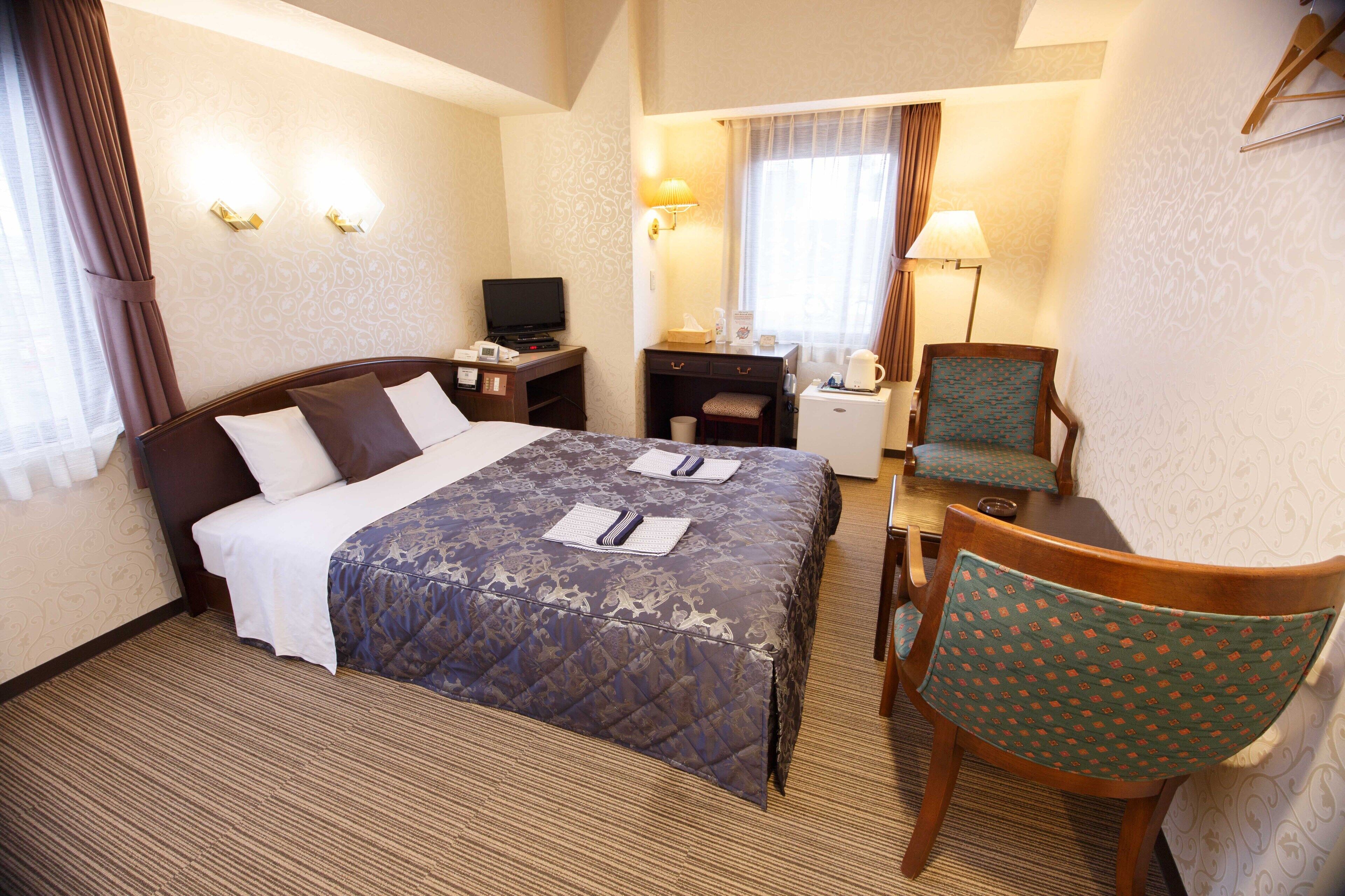 double room, smoking | desk, free wifi