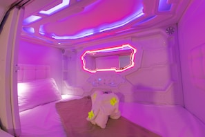 Galaxy Room | Desk, free WiFi, bed sheets - Sudyod House (Bangkok)