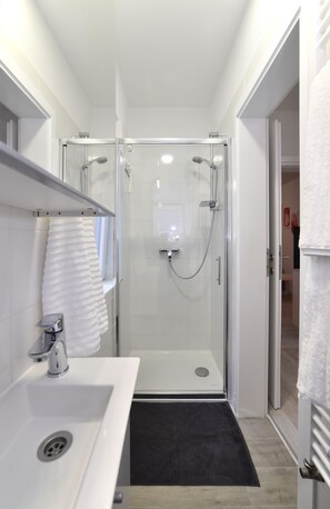 Apartment | Bathroom