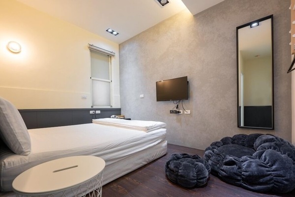 Desk, blackout curtains, soundproofing, free WiFi