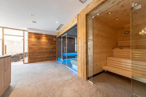 Sauna, steam room