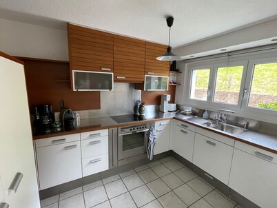 House with garden and fantastic views in Meggen