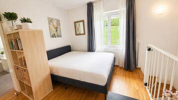 3 bedrooms, iron/ironing board, travel crib, free WiFi