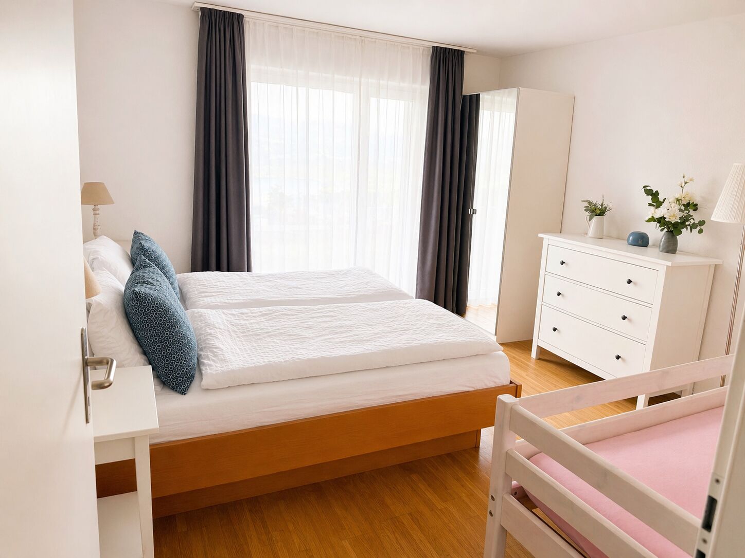 3 chambres, fer et planche à repasser, lit parapluie, Wi-Fi gratuit