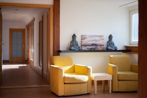 Lobby sitting area - Golden Angel Apartment (Prague)