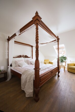 Exclusive Penthouse | 5 bedrooms, desk, iron/ironing board, free WiFi - Golden Angel Apartment (Prague)