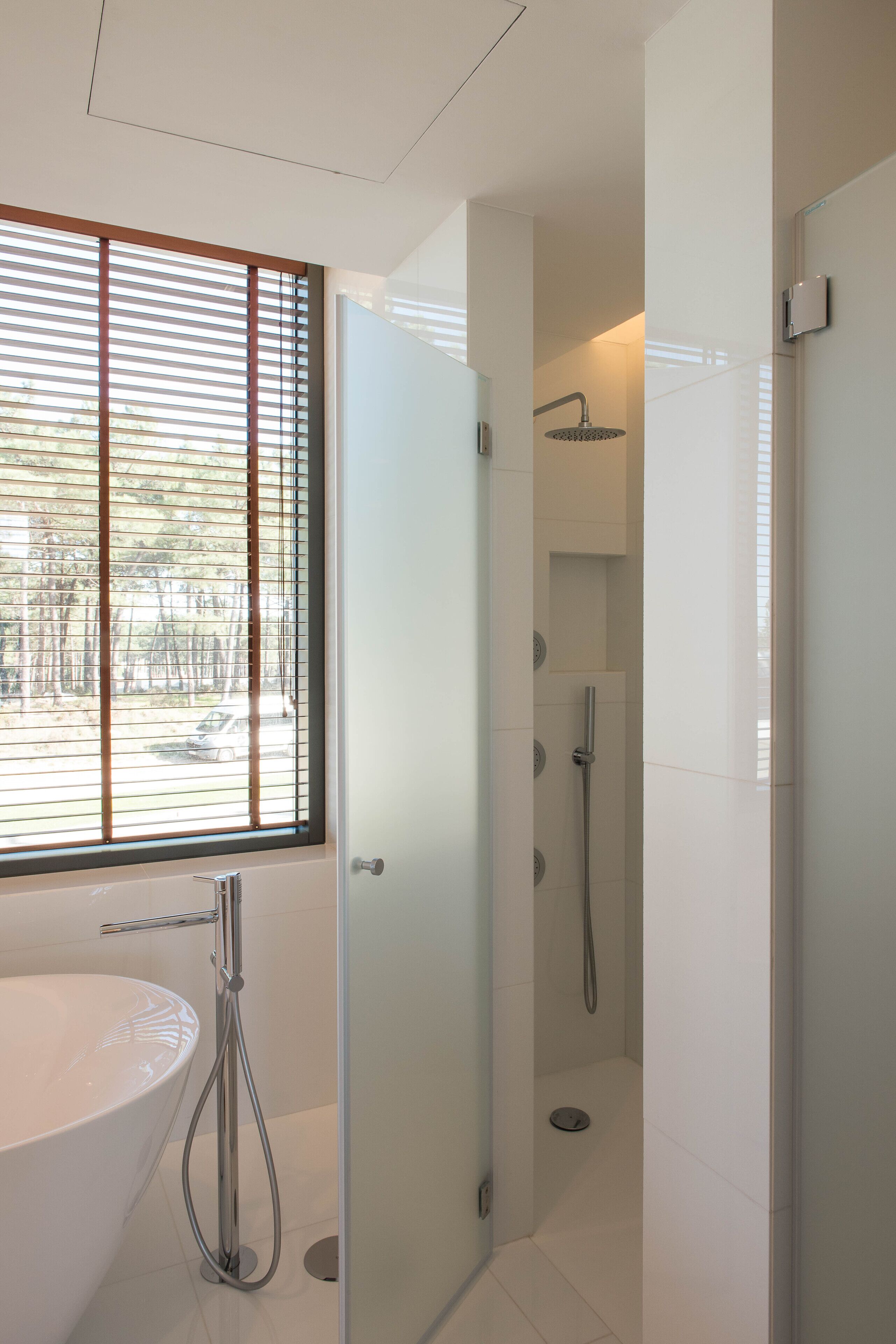 suite | bathroom shower