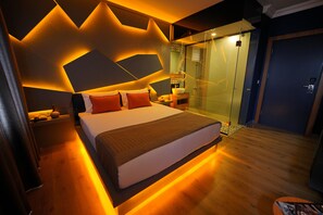 Deluxe Room | Premium bedding, minibar, in-room safe, blackout drapes