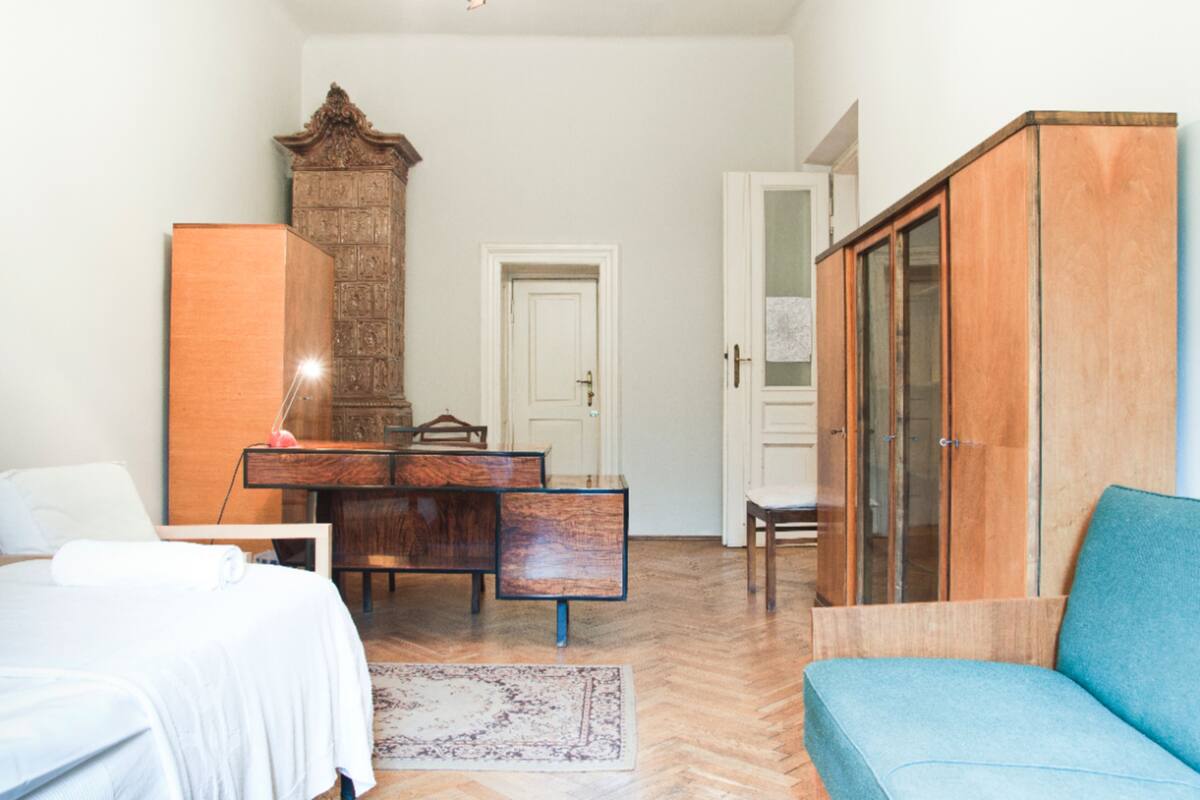 City appartement | 4 slaapkamers, een bureau, een laptopwerkplek