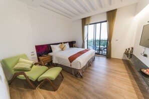 Desk, soundproofing, free WiFi, bed sheets - Hike & Seek Inn (Liuqiu)