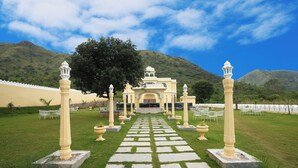 Garden - Maangarh Resort (Udaipur)