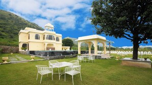 Garden - Maangarh Resort (Udaipur)